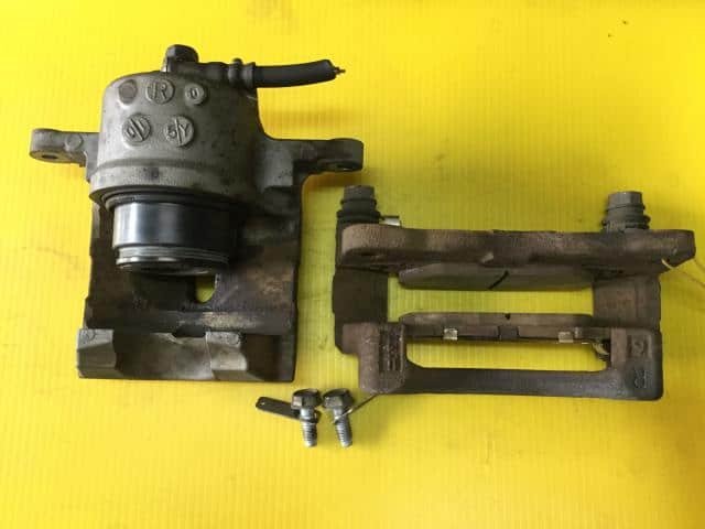 Front Right Caliper TOYOTA Prius 2016 DAA-ZVW55 4773047060 - Image 4