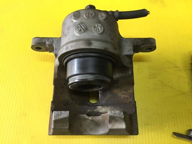 Front Right Caliper TOYOTA Prius 2016 DAA-ZVW55 4773047060